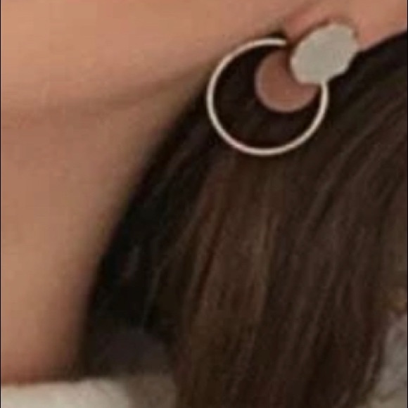 LAST Pair! Minimalist abstract taupe gold colorblock hoop earrings - Picture 4 of 9